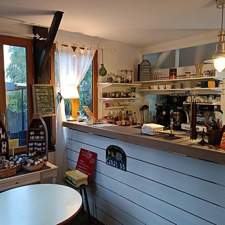 Ille Flottante, Maison Eclusiere Et Hebergements Insolites Sur Le Canal Hédé Exteriér fotografie