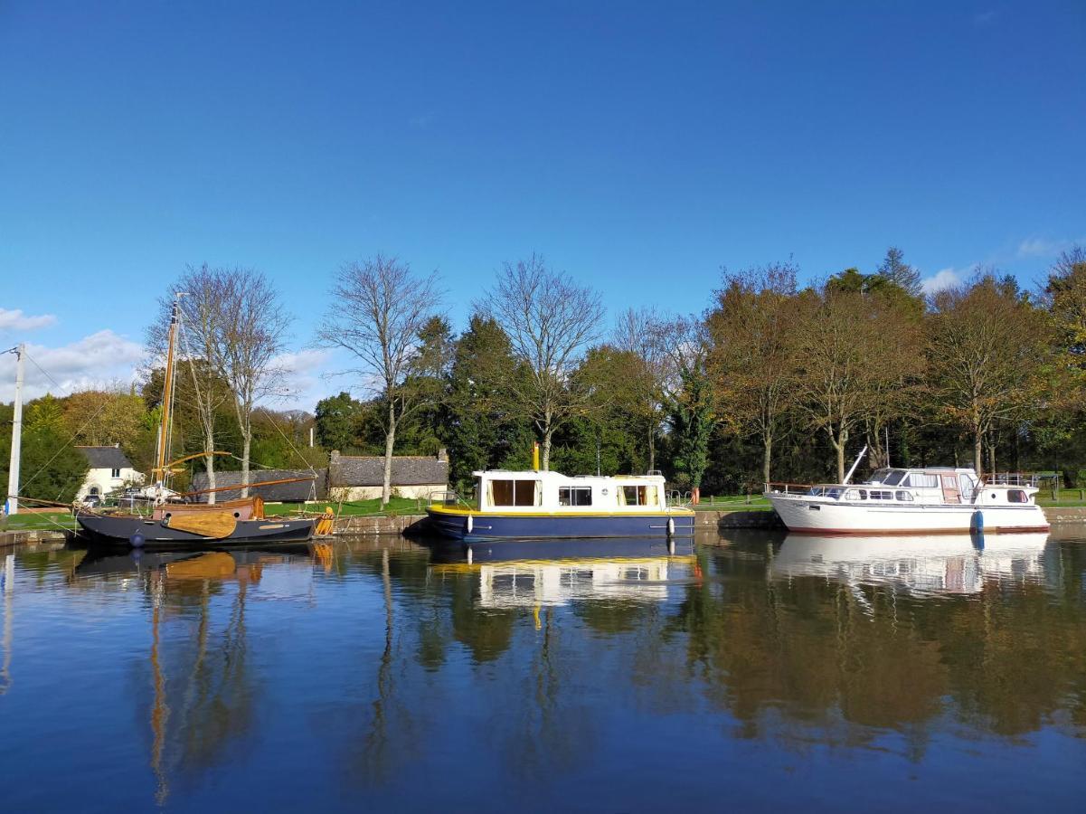 Ille Flottante, Maison Eclusiere Et Hebergements Insolites Sur Le Canal Hédé Exteriér fotografie