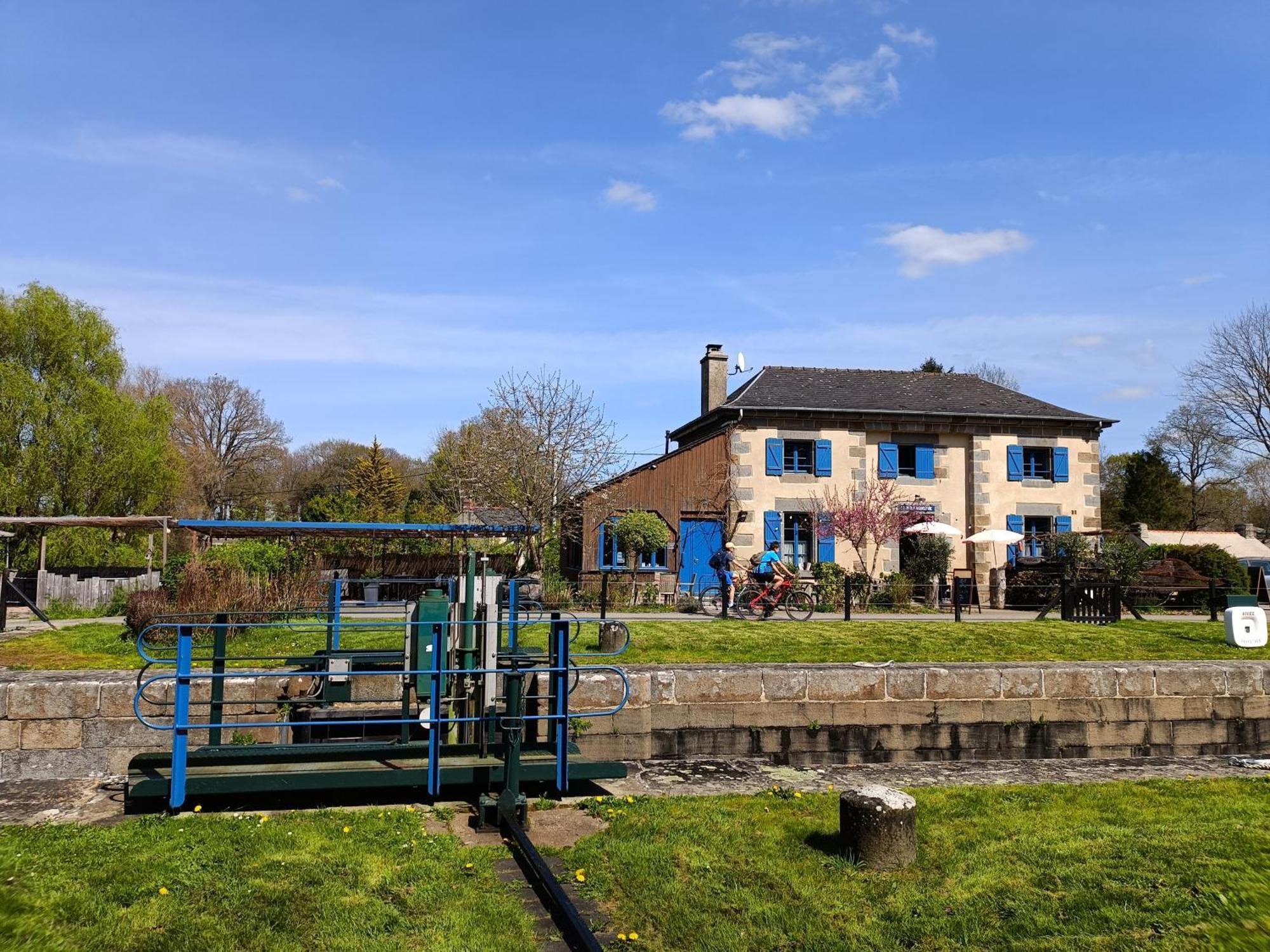 Ille Flottante, Maison Eclusiere Et Hebergements Insolites Sur Le Canal Hédé Exteriér fotografie