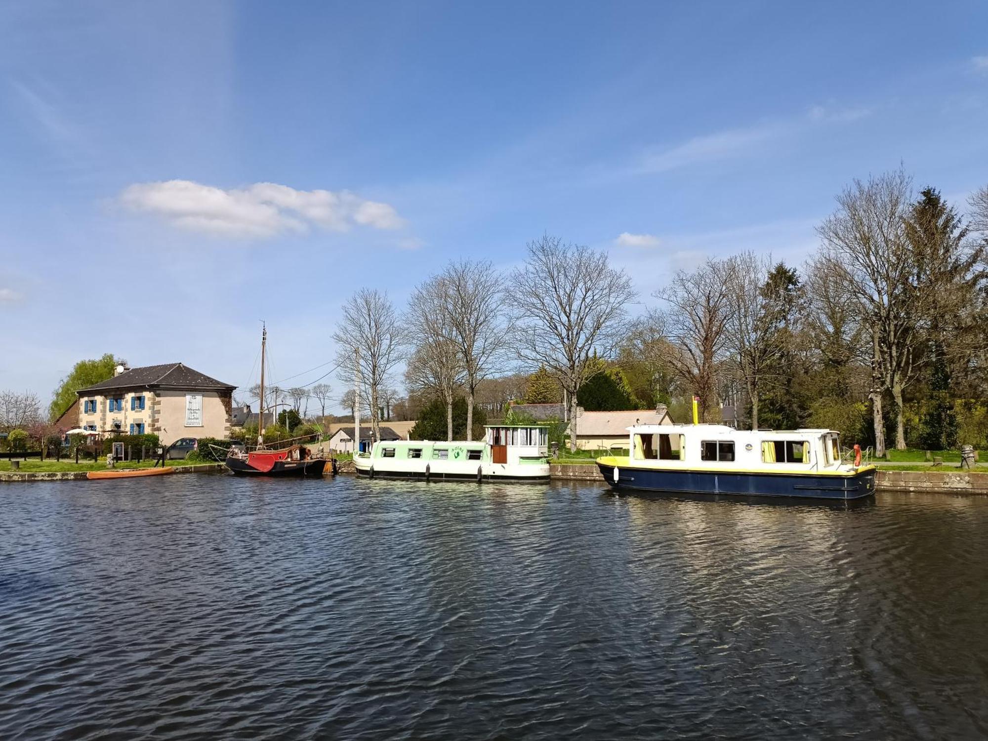 Ille Flottante, Maison Eclusiere Et Hebergements Insolites Sur Le Canal Hédé Exteriér fotografie