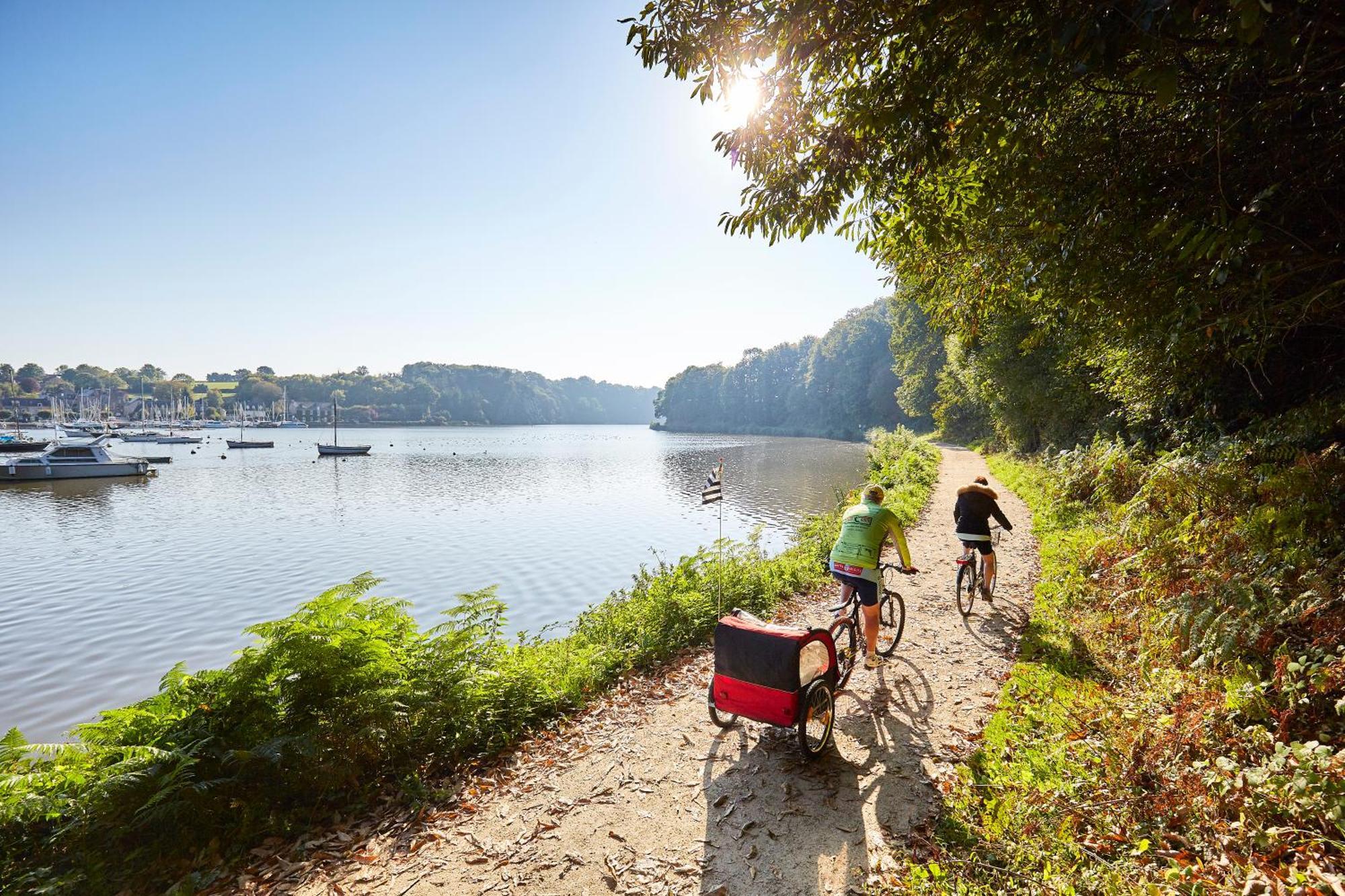 Ille Flottante, Maison Eclusiere Et Hebergements Insolites Sur Le Canal Hédé Exteriér fotografie