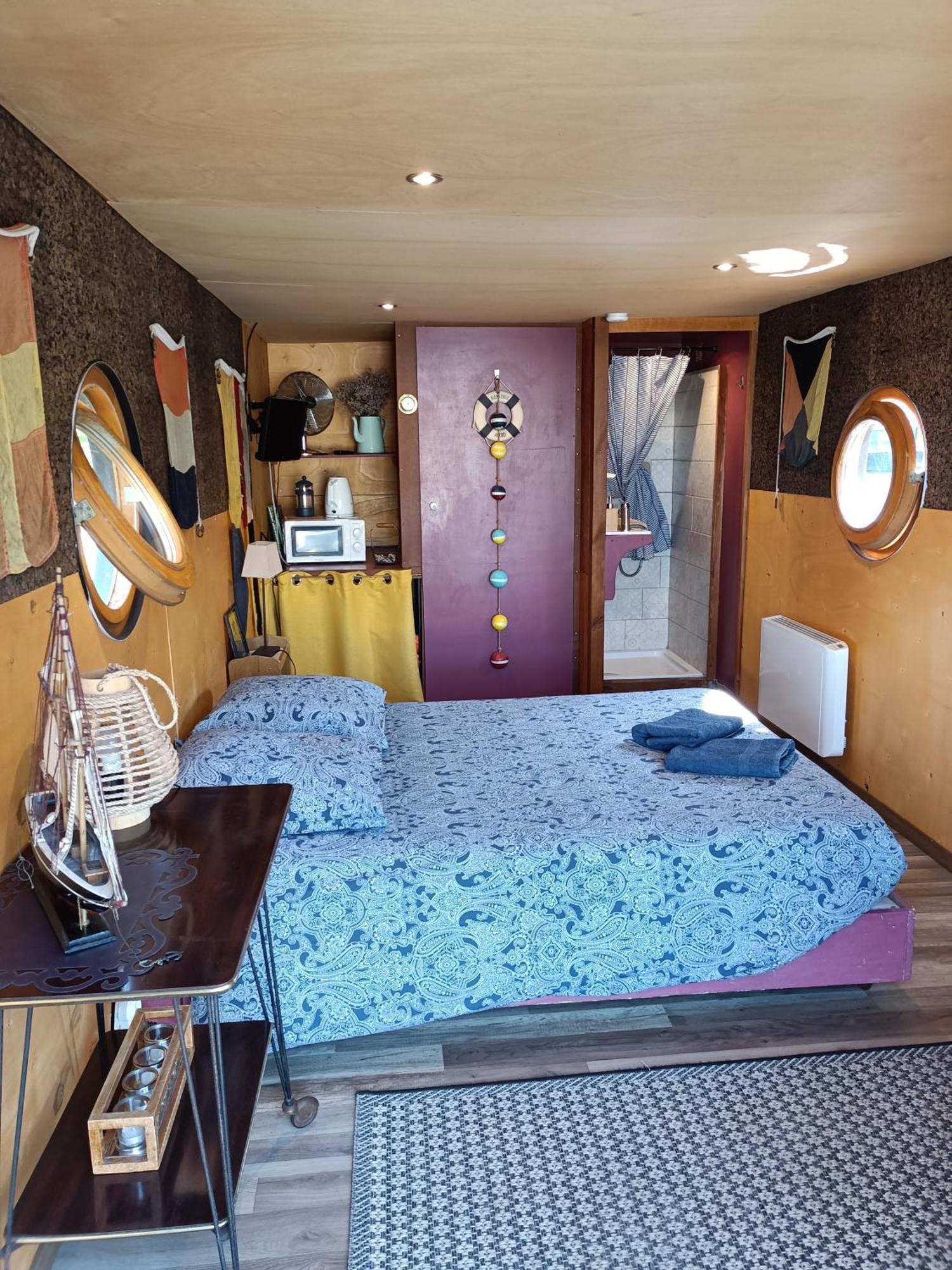 Ille Flottante, Maison Eclusiere Et Hebergements Insolites Sur Le Canal Hédé Exteriér fotografie