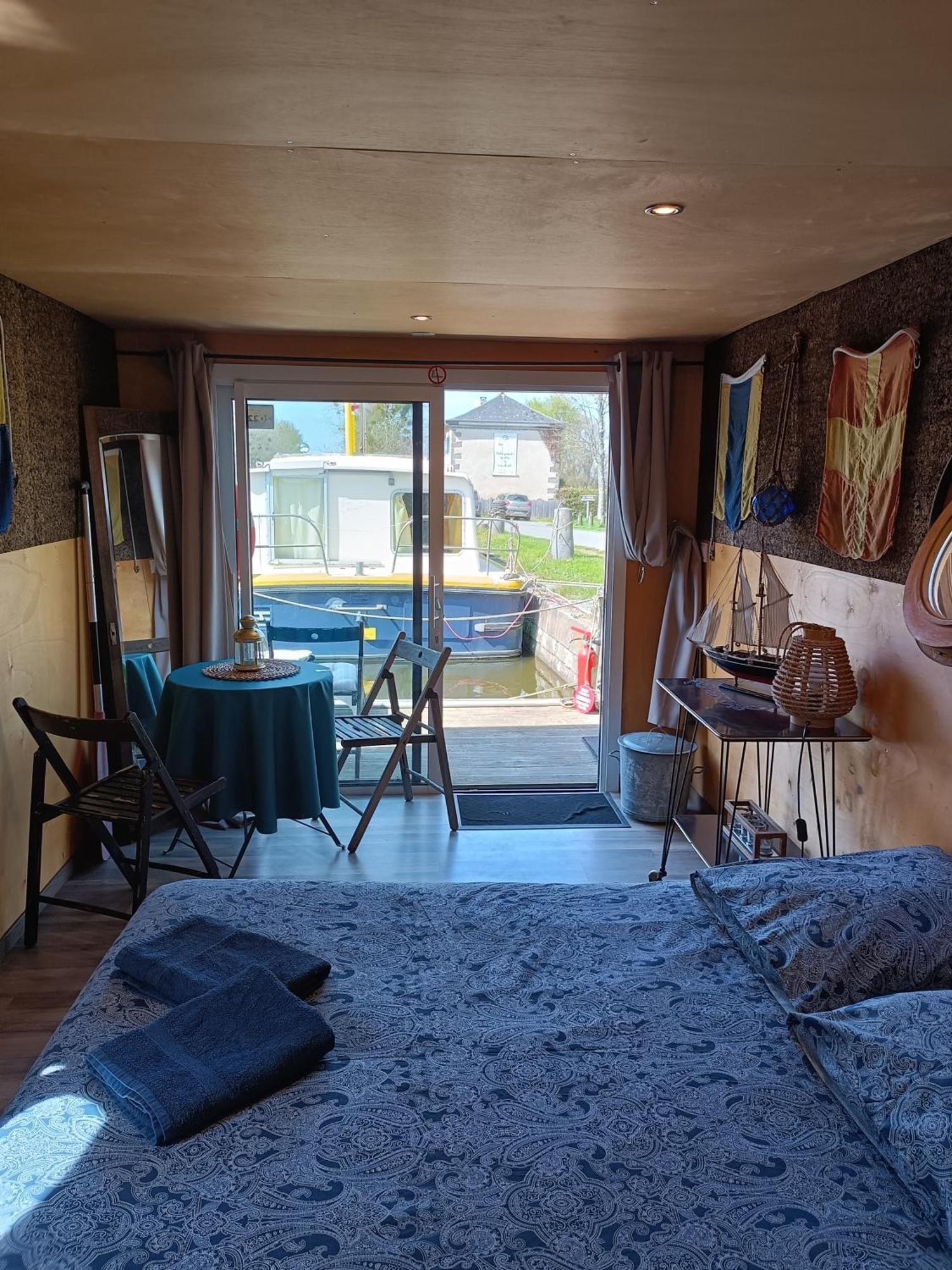 Ille Flottante, Maison Eclusiere Et Hebergements Insolites Sur Le Canal Hédé Exteriér fotografie