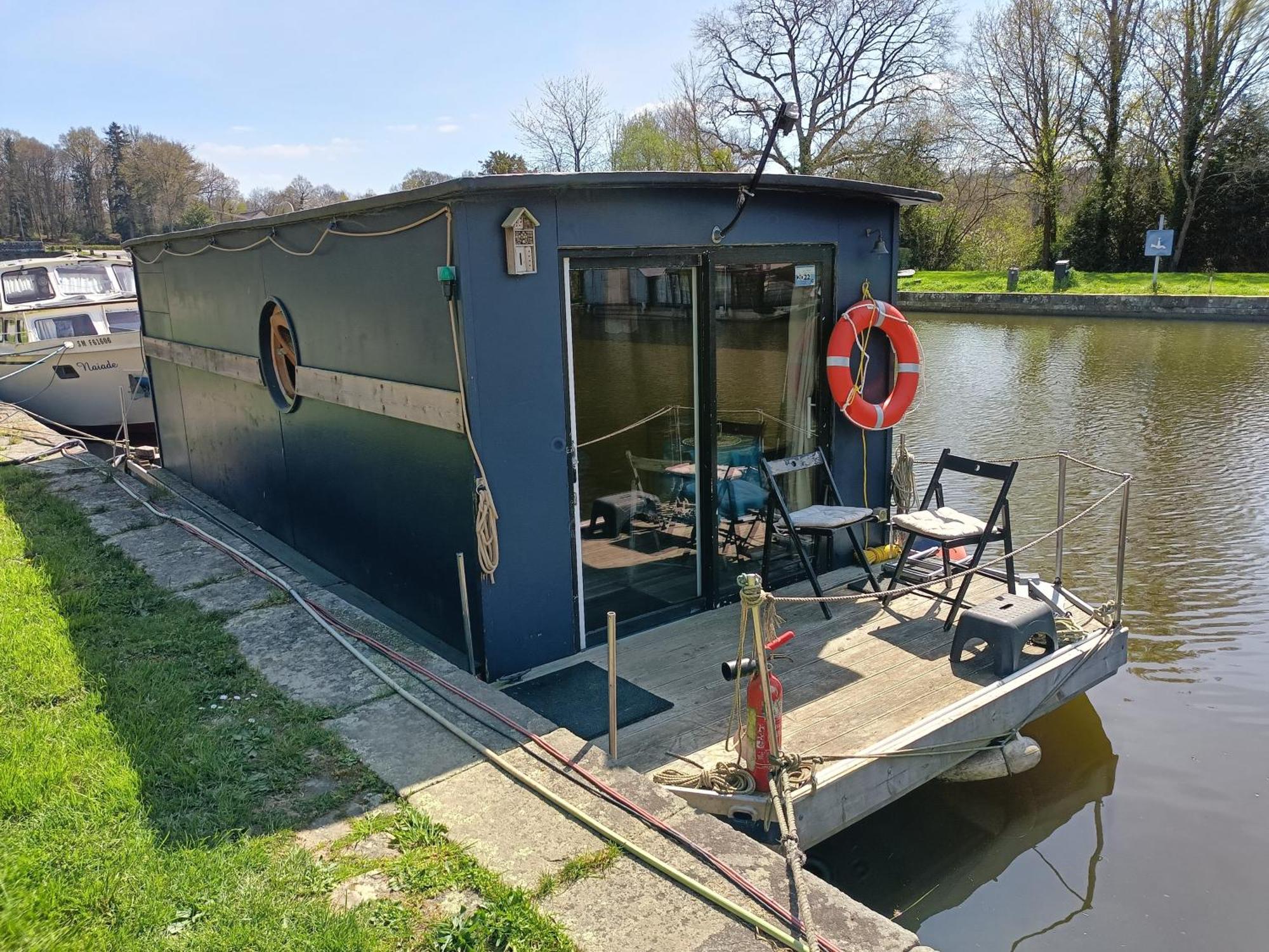 Ille Flottante, Maison Eclusiere Et Hebergements Insolites Sur Le Canal Hédé Exteriér fotografie